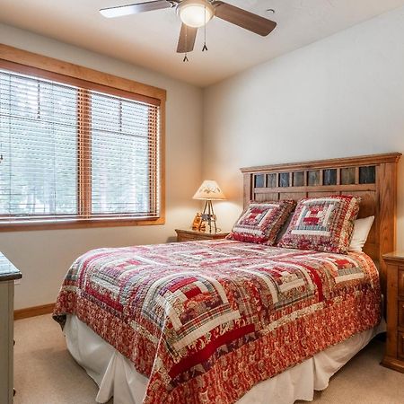 Upscale 4 Bed, 3 Bath At The Woodwinds With Amazing Mountain Views And Golf Course Access And Private Hot Tub And Garage Sleeps 10 Villa Mammoth Lakes Luaran gambar