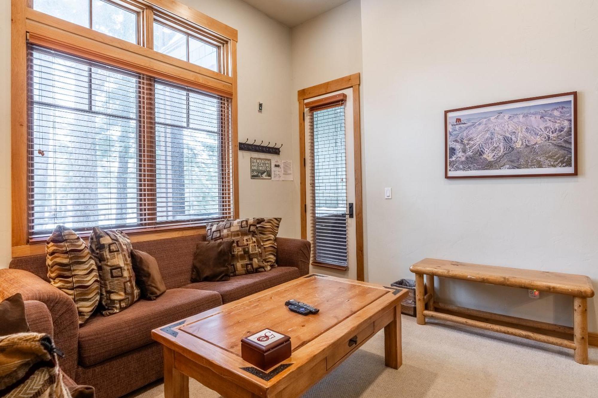 Upscale 4 Bed, 3 Bath At The Woodwinds With Amazing Mountain Views And Golf Course Access And Private Hot Tub And Garage Sleeps 10 Villa Mammoth Lakes Luaran gambar