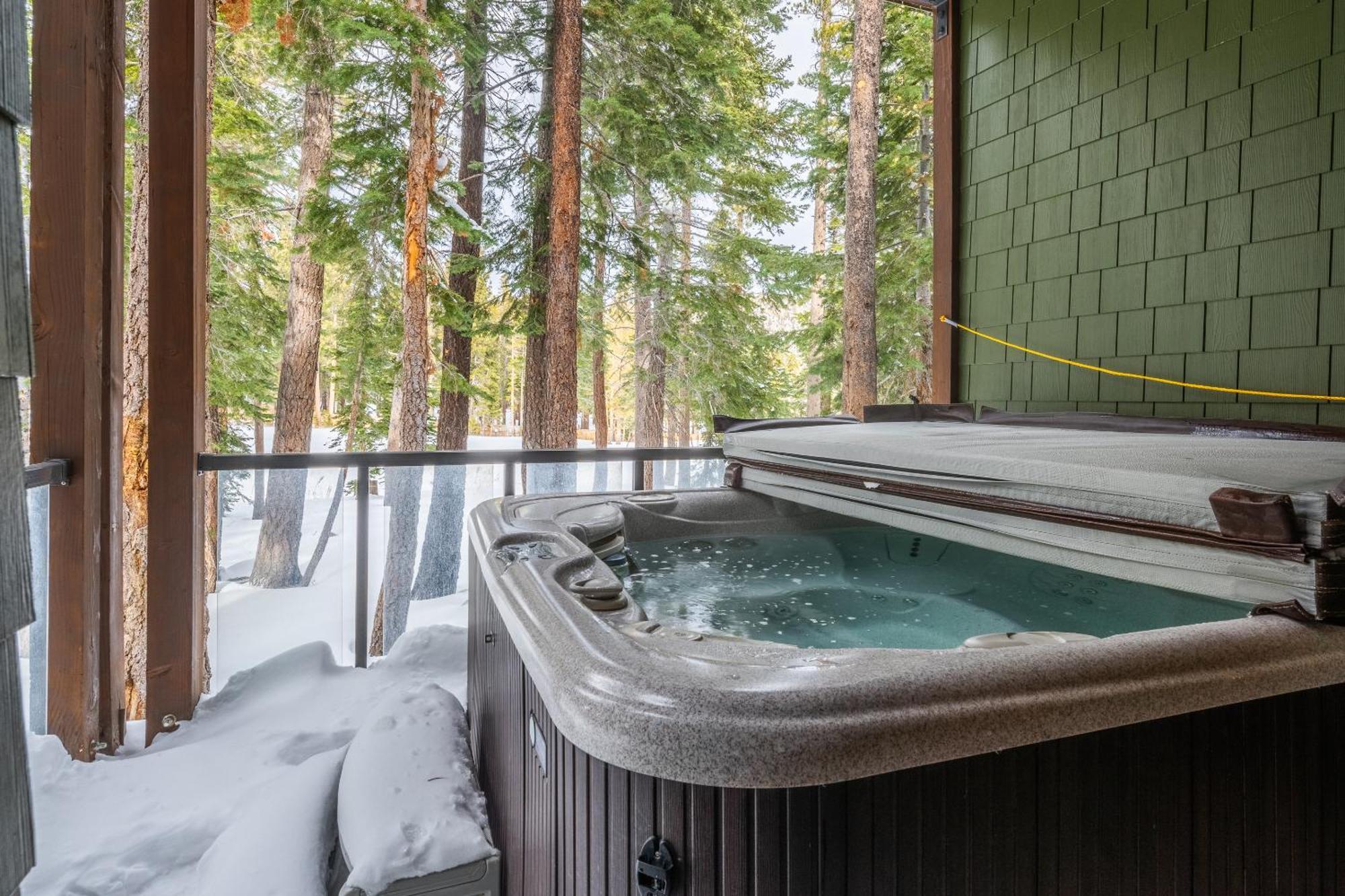 Upscale 4 Bed, 3 Bath At The Woodwinds With Amazing Mountain Views And Golf Course Access And Private Hot Tub And Garage Sleeps 10 Villa Mammoth Lakes Luaran gambar