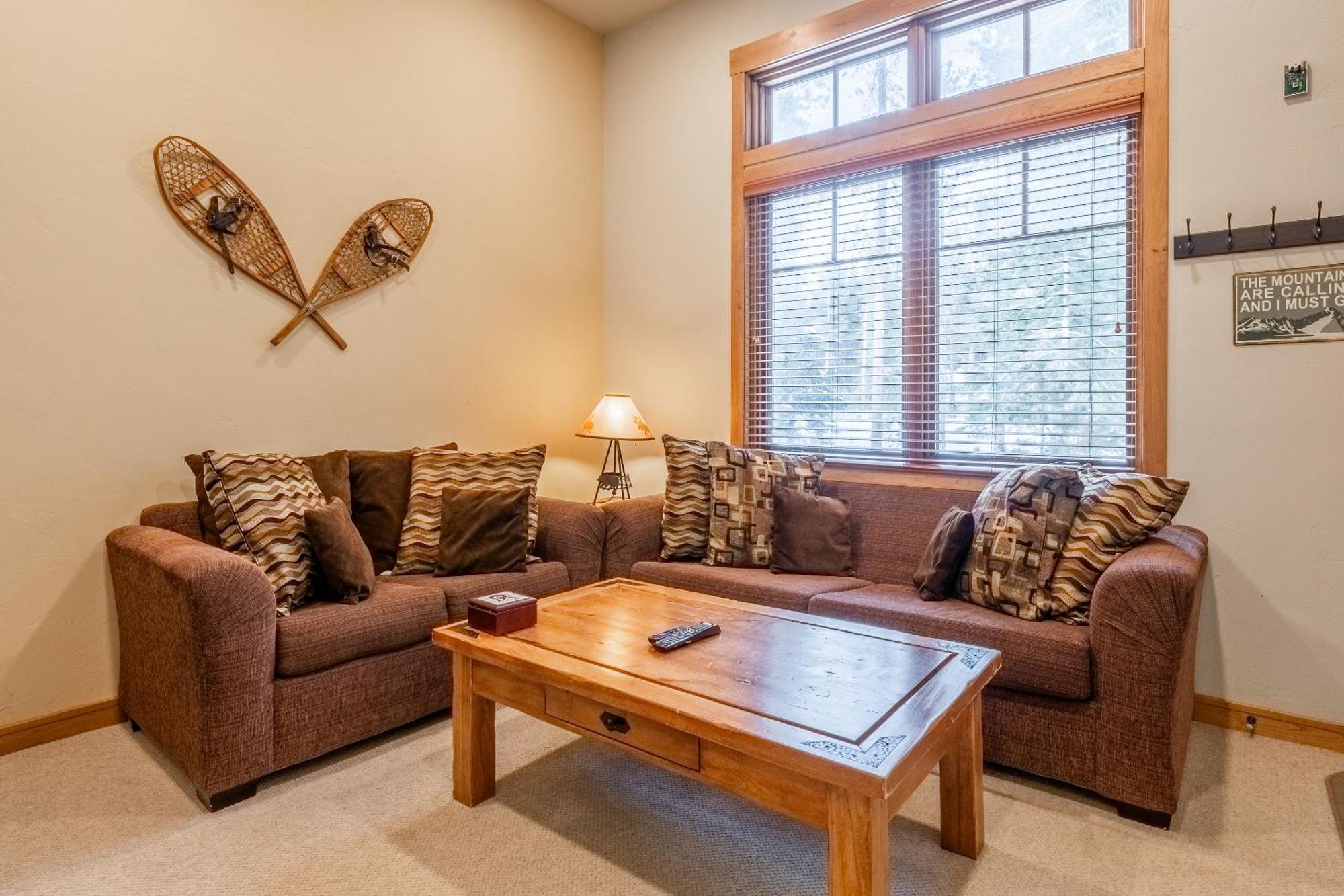 Upscale 4 Bed, 3 Bath At The Woodwinds With Amazing Mountain Views And Golf Course Access And Private Hot Tub And Garage Sleeps 10 Villa Mammoth Lakes Luaran gambar