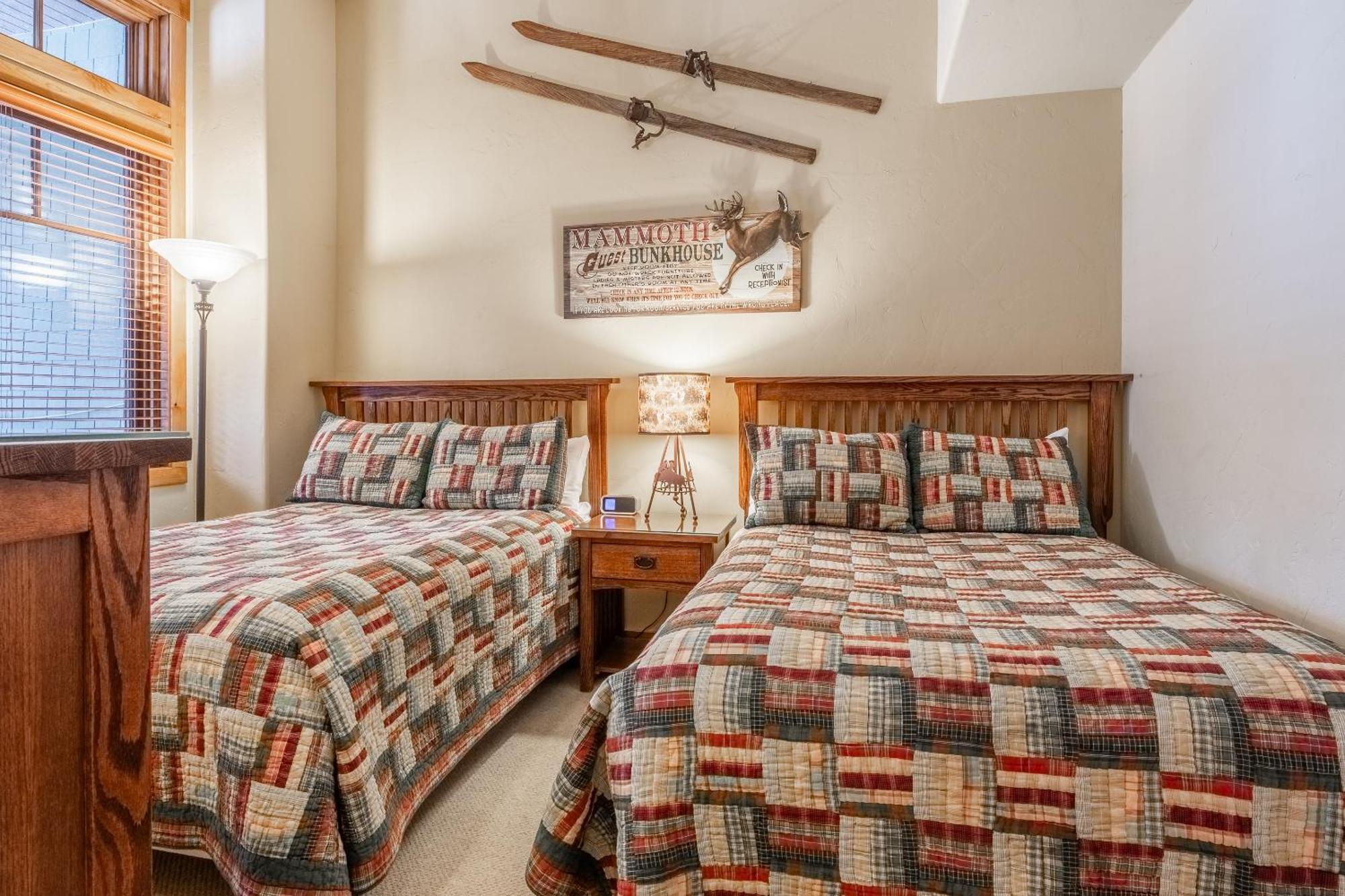 Upscale 4 Bed, 3 Bath At The Woodwinds With Amazing Mountain Views And Golf Course Access And Private Hot Tub And Garage Sleeps 10 Villa Mammoth Lakes Luaran gambar