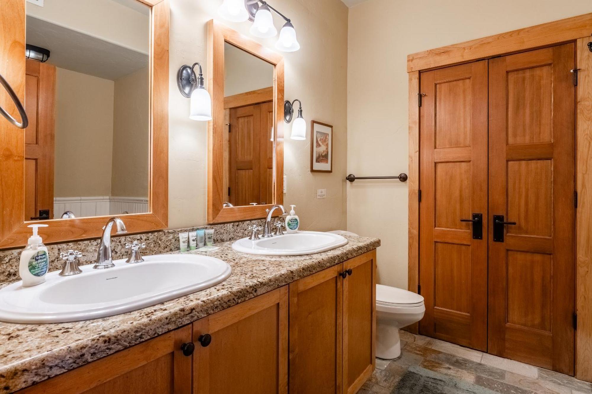 Upscale 4 Bed, 3 Bath At The Woodwinds With Amazing Mountain Views And Golf Course Access And Private Hot Tub And Garage Sleeps 10 Villa Mammoth Lakes Luaran gambar