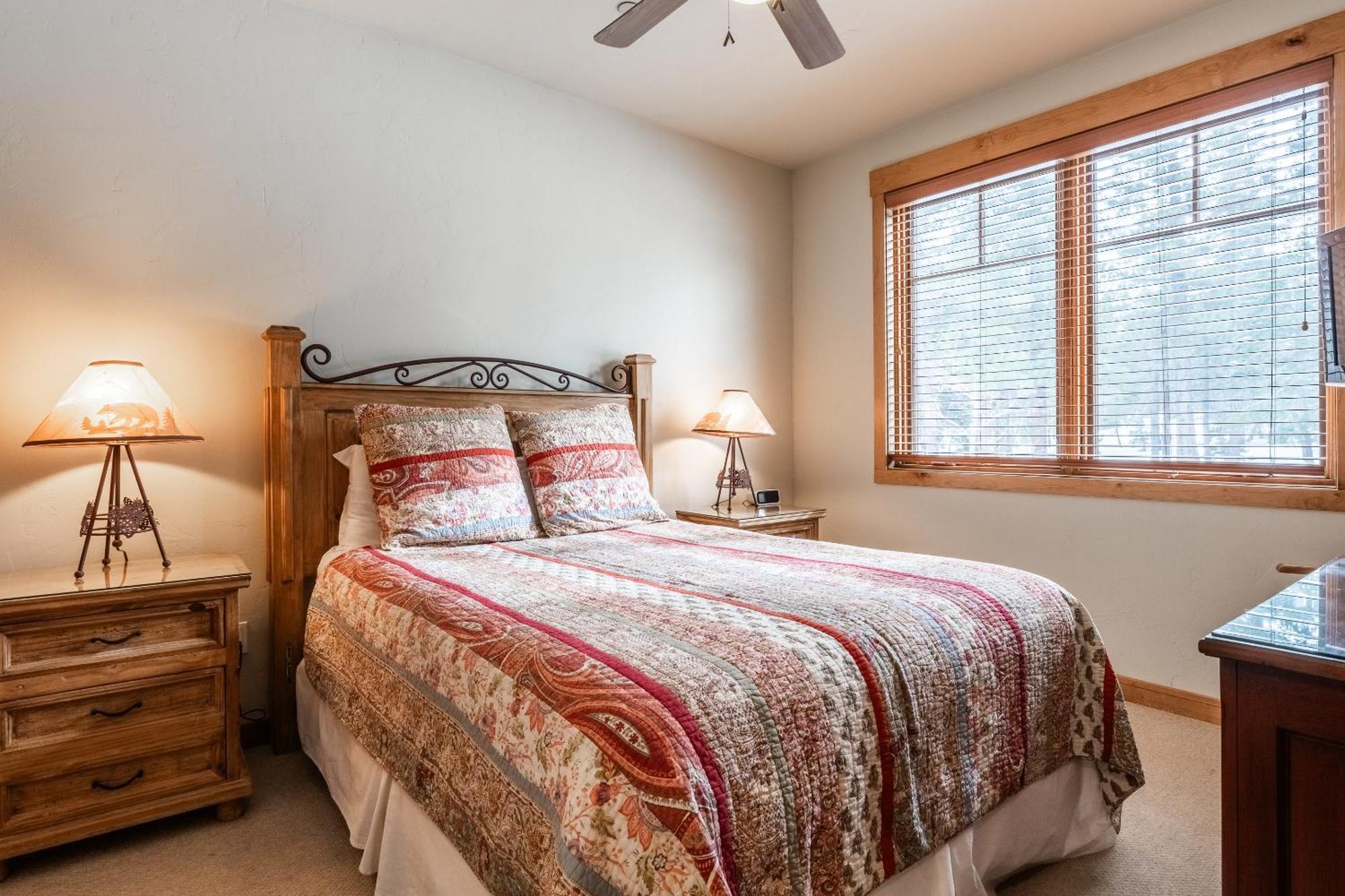 Upscale 4 Bed, 3 Bath At The Woodwinds With Amazing Mountain Views And Golf Course Access And Private Hot Tub And Garage Sleeps 10 Villa Mammoth Lakes Luaran gambar