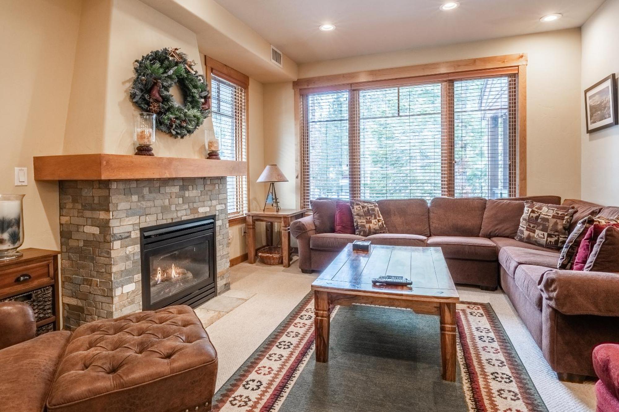 Upscale 4 Bed, 3 Bath At The Woodwinds With Amazing Mountain Views And Golf Course Access And Private Hot Tub And Garage Sleeps 10 Villa Mammoth Lakes Luaran gambar