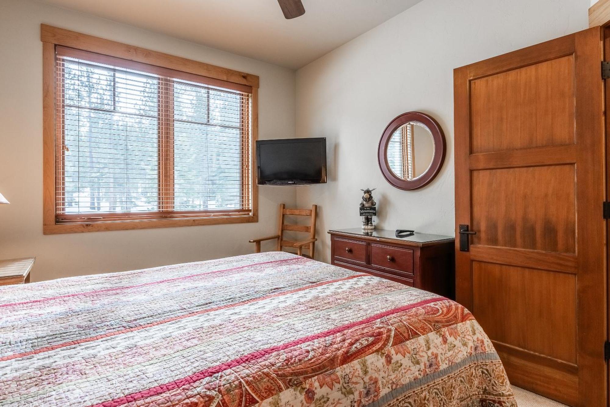 Upscale 4 Bed, 3 Bath At The Woodwinds With Amazing Mountain Views And Golf Course Access And Private Hot Tub And Garage Sleeps 10 Villa Mammoth Lakes Luaran gambar