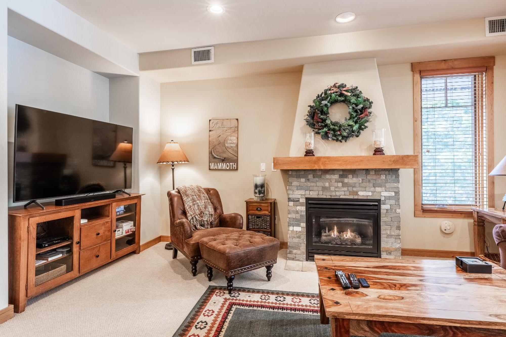 Upscale 4 Bed, 3 Bath At The Woodwinds With Amazing Mountain Views And Golf Course Access And Private Hot Tub And Garage Sleeps 10 Villa Mammoth Lakes Luaran gambar