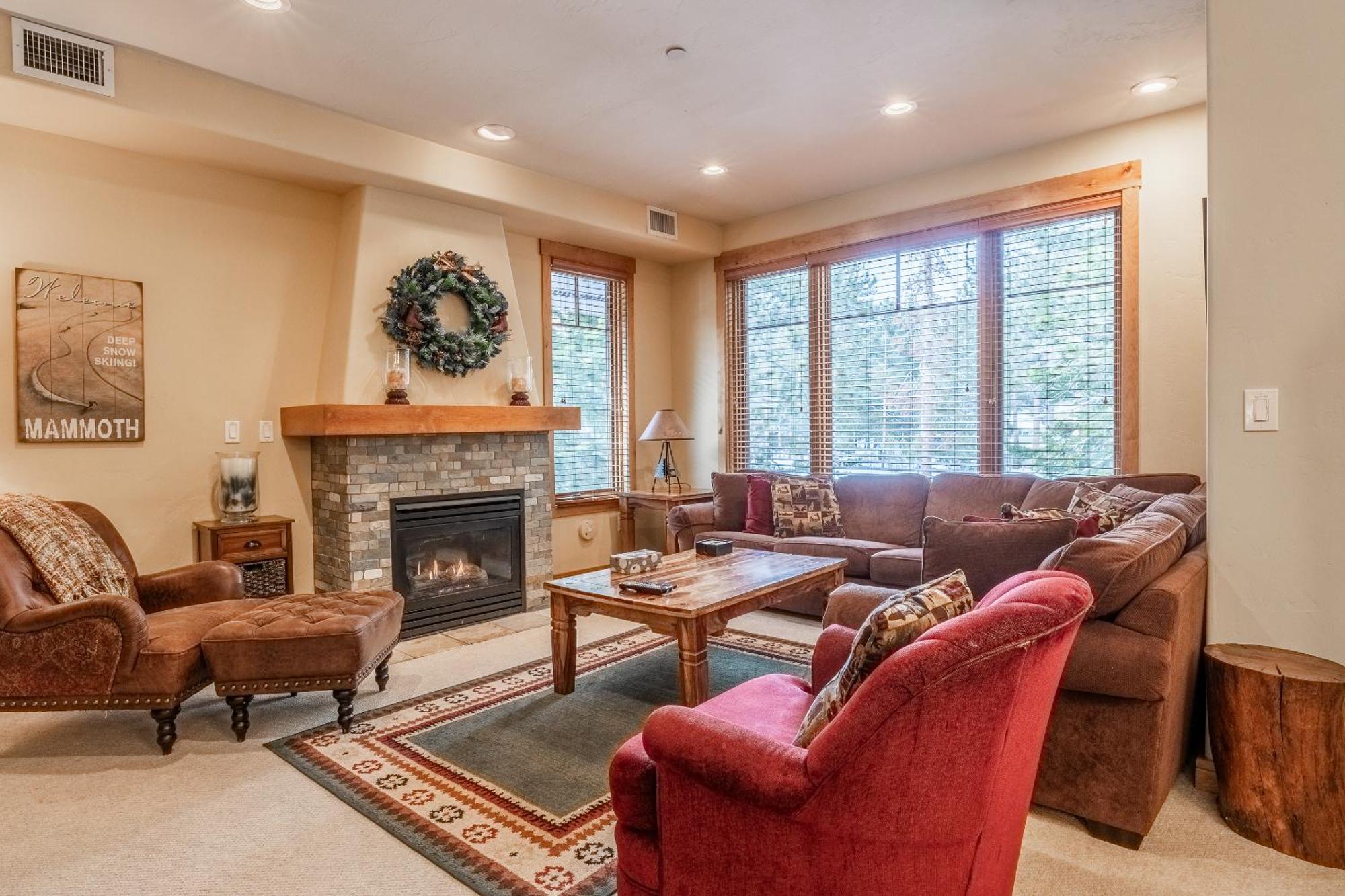 Upscale 4 Bed, 3 Bath At The Woodwinds With Amazing Mountain Views And Golf Course Access And Private Hot Tub And Garage Sleeps 10 Villa Mammoth Lakes Luaran gambar